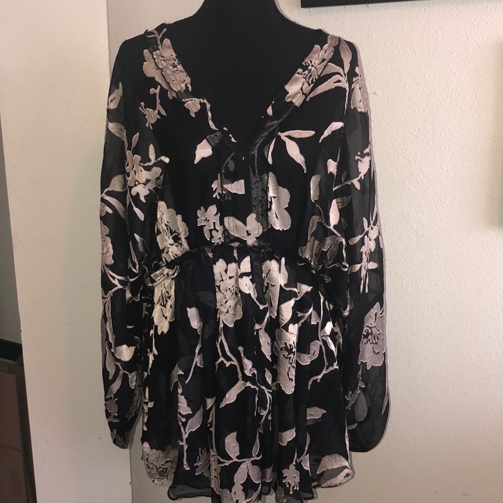 GORGEOUS FLOWY TUNIC